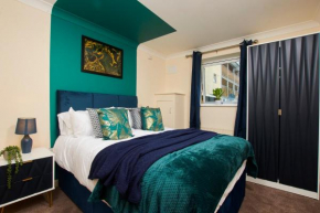 Exquisite Cambridge Abode - Parking